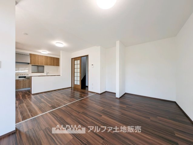 【Family　Time】　◆団らんを楽しむ◆ダイニングでの食事から食後のくつろぎまで、家族の日常の中心となるリビング。毎日のコミュニケーションを育みます。