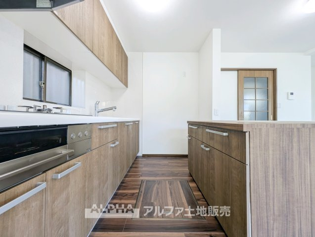 【Kitchen】　◆毎日の料理を楽しく◆家族の食事をつくるキッチンスペース。調理から盛り付け、後片付けまで、毎日の家事を行う住まいの大切な場所です。