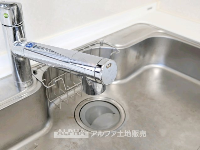 【Water　Purifier】　◆毎日の飲み水を手軽に◆浄水器があれば、飲料水はもちろん料理にもきれいな水を使えて便利。水を用意する手間を減らし、日々の家事にも役立ちます。