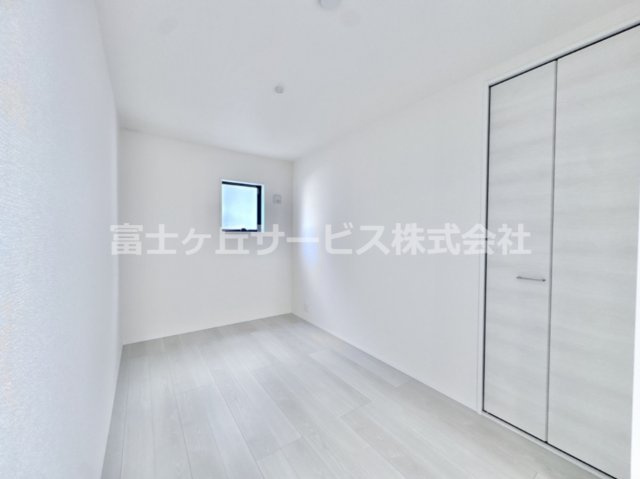 使い勝手のいい洋室です