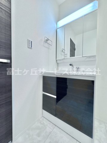 独立洗面台あり、毎朝おしゃれに忙しい女性の方におすすめです