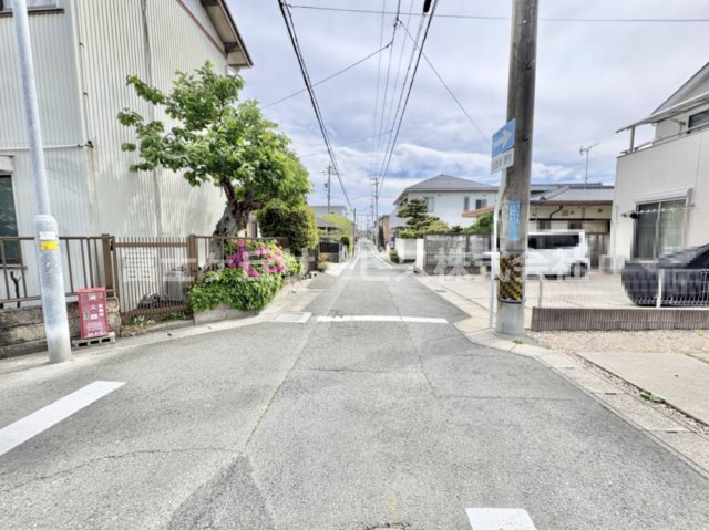 前面道路含む現地写真です