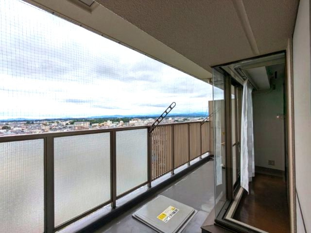 開放感あふれる12階の高層階ならではの眺望と、人目が気になりにくいプライベート性の高い住まいです。