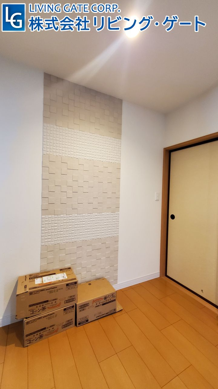 玄関壁にお洒落で機能的なエコカラット付き　匂いや湿気を取り除きます。