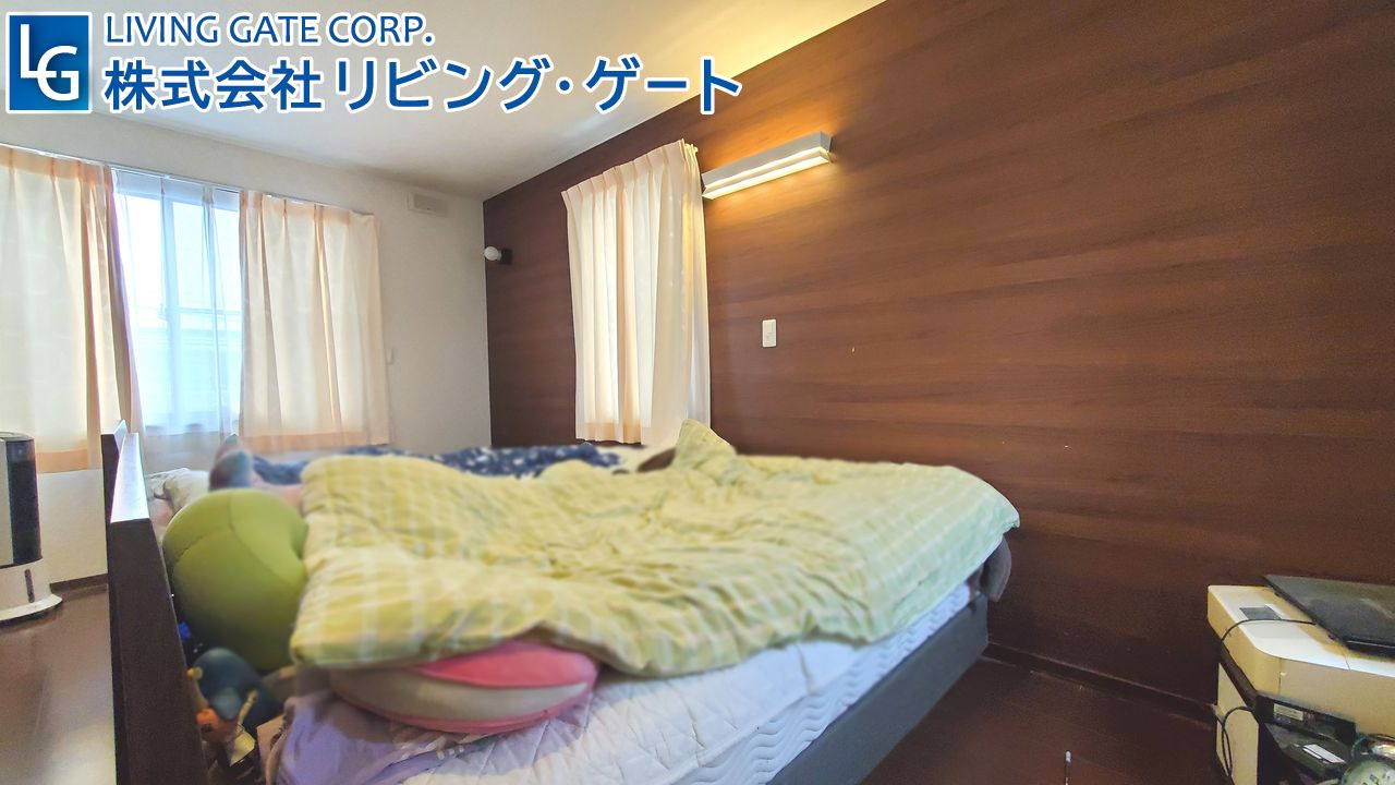 2階主寝室は8.2帖　アクセントクロスがおしゃれなお部屋です。