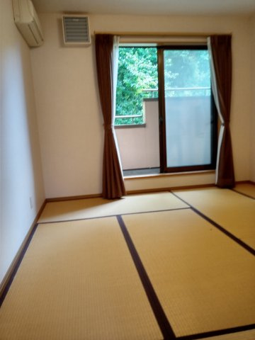 2Fの和室はバルコニー付きです。