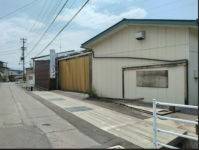 外観と前面道路