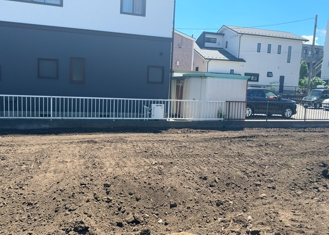 土地を買う際、住む地域の自治体や福祉の補助制度にも注目してみましょう。子供や老人の医療補助やゴミ出しのルールなど、自治体によってルールに大きな違いがあるため、暮らしやすい土地で判断するとよいでしょう。