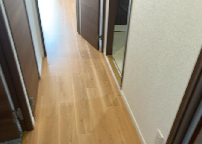 内装はとにかくおしゃれなものがいい！と選ぶ前に、まず住んだ後のことを想像してみましょう。住んでみたらコンセントの位置が悪くて使いにくいなど出てきます。事前にどの家電をどこに置くか想定しておきましょう。