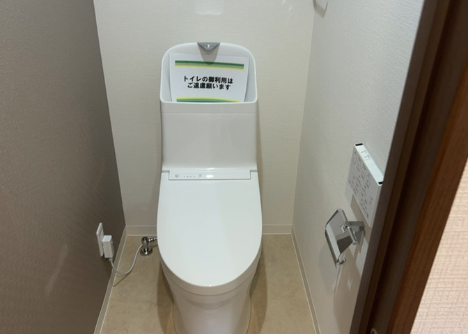 トイレは大きさや形、機能、抗菌性などが異なる多種多彩なタイプが各メーカーから出ています。それぞれに良さがあるため、事前にどういったタイプのトイレがいいのかをご家庭内で決めて、内見に行くといいでしょう。