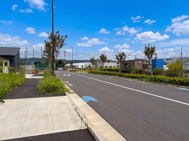 前面道路含む現地写真です