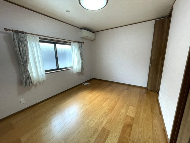 2階北側、約6帖洋室