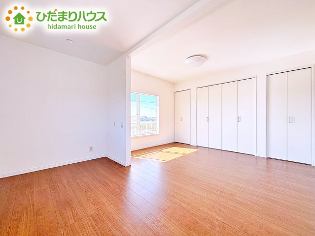 2面採光を確保した明るい室内は、風通しも良く、大変居心地の良い空間となっております。