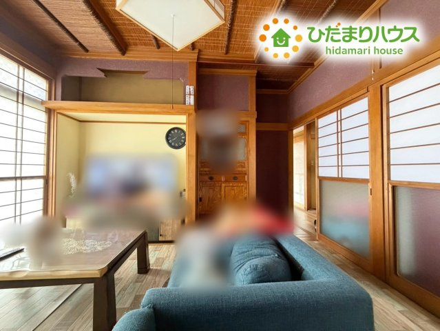 正方形の畳がモダンでスタイリッシュな空間です。客間としてはもちろん、キッズスペースやヨガスペースなど、マルチに活用できます♪