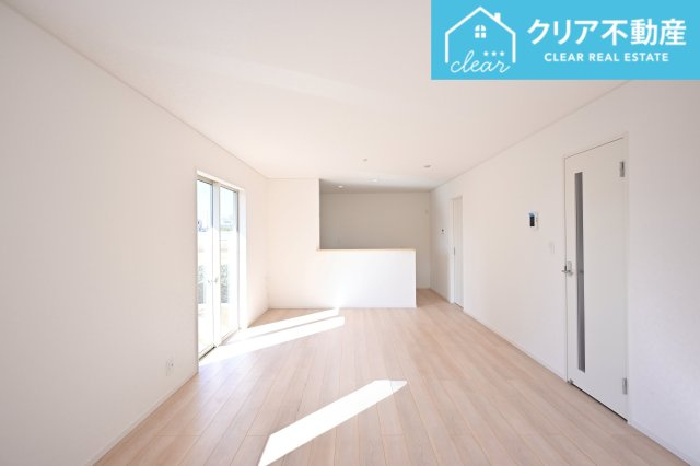 日当たりがよく広いリビングは家族が自然と集まる居心地の良い空間です♪