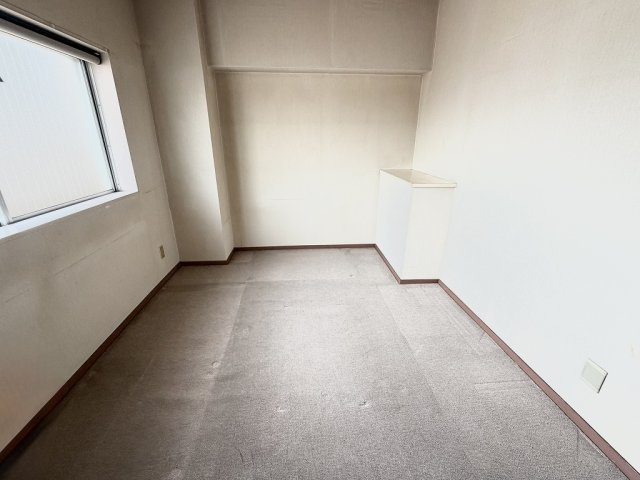 使い勝手のいい洋室です