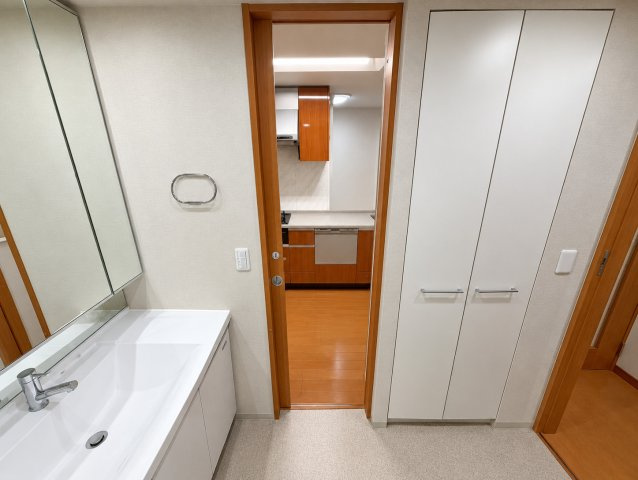 AIにて残置物等は画像処理されております。　直接キッチンへも移動可能、家事同線が考えられた設計
