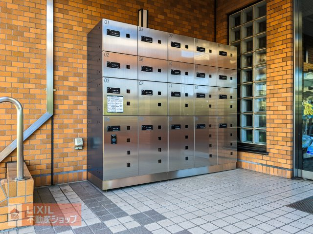 不在時に荷物を受け取ることができる便利な宅配ボックスが設置されています♪