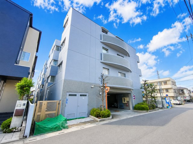 堂々たる存在感！デジタル加工された写真です。
