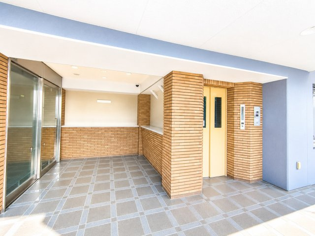 高級感がありワクワクするロビーです！デジタル加工された写真です。