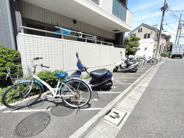 【バイク置き場】