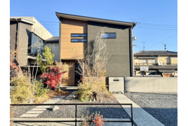 新市町新市　土地建物の外観