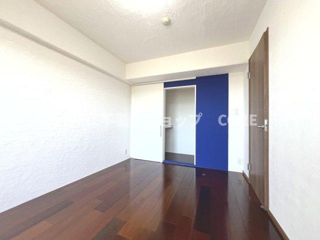 しっかりとした大きさのクローゼットを完備し、収納スペースも十分！