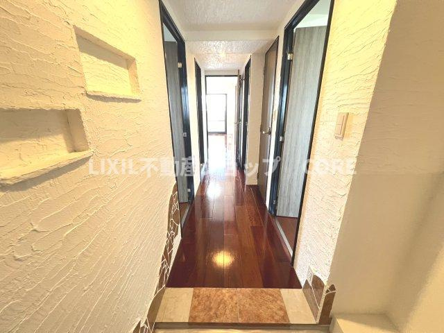 いつも気持ちよくご家族をむかえられるよう、玄関下駄箱収納をフル活用してスッキリとした玄関！　