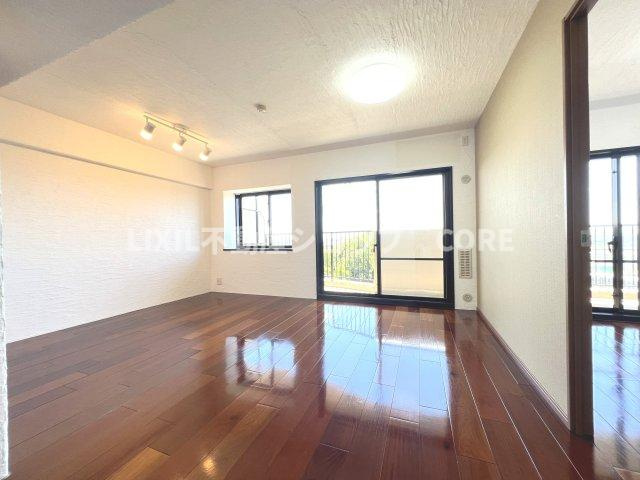 休日はおひさまの光をたっぷりと取りこめるリビングでゆったりと過ごしませんか？