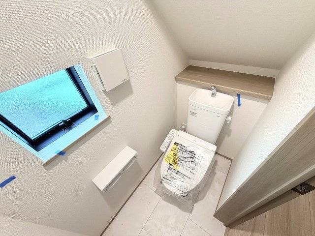 忙しい朝に、心のゆとりを。1階、2階、2ヶ所に設置されたトイレが、スムーズな一日のスタートを約束します。
