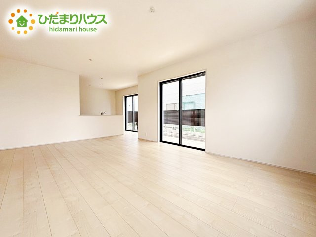 日当たりの良い南の窓に沿ってレイアウトされたLDK。キッチンに立っていても、外の景色が楽しめるため、晴れやかな気分で過ごせます。