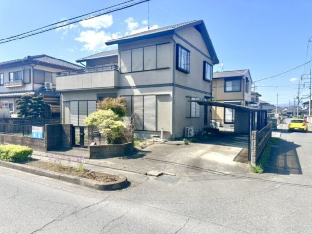 ■外観｜角地のため風通しが良く開放感があり、隣接する建物が少なくプライバシーを確保しやすいのがメリットです♪