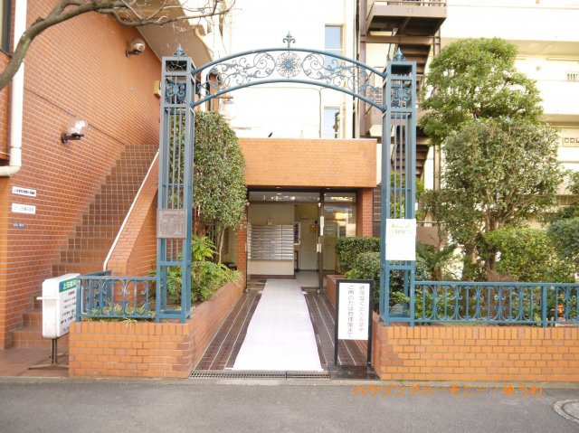 緑豊かな、明るいエントランス