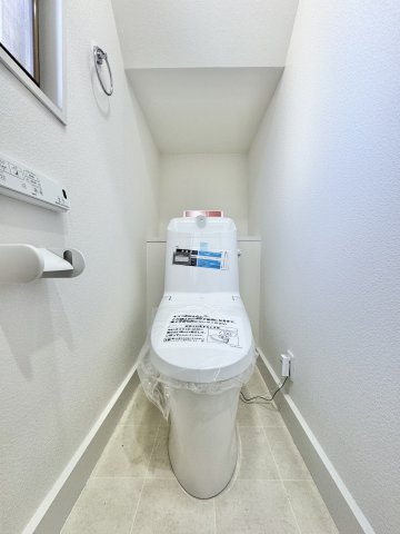 清潔感あふれるトイレ空間。毎日気持ちよく使えます。