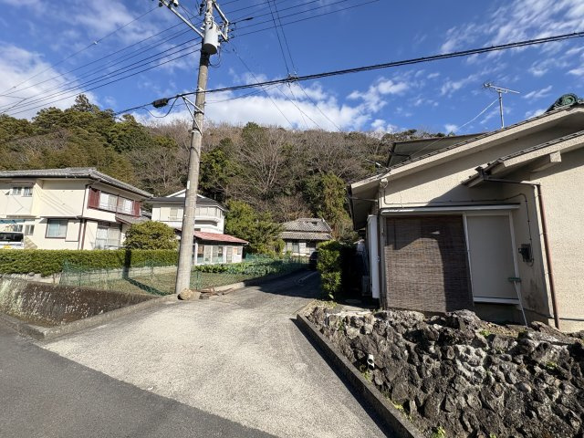 自然豊かな環境に位置しております。