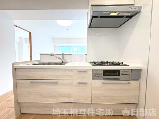 収納豊富で調理器具・調味料もスッキリと片付けられます。