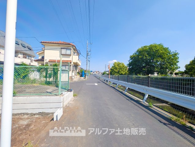 【Blue　sky】　◆青空に包まれて◆ベランダから望む紺碧の空。外を眺め時を忘れるなんて、ひさしかたぶりだろうか。こんなにも広く美しい情景が我が家にも広がっているなんて。こんな時間を大切にしたい。