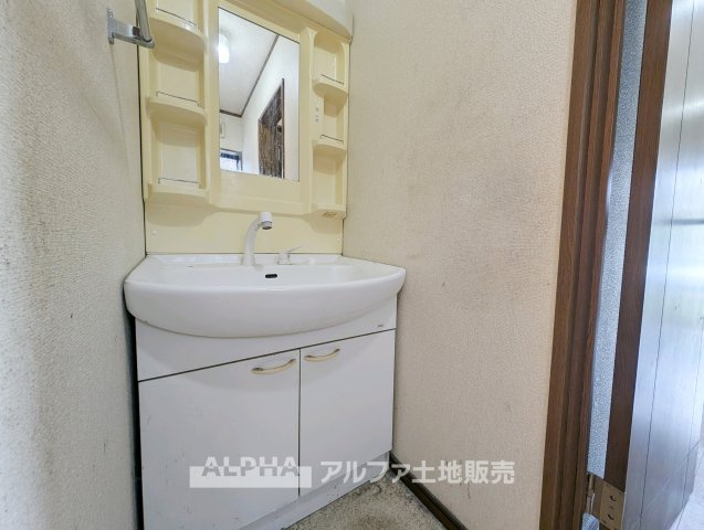 【Wash　Basin】　◆朝の身支度を快適に◆洗面化粧台を新品交換予定。洗顔や歯磨き、身だしなみなど、家族が毎日利用する洗面スペースを気持ちよく使えます。※リフォーム実施予定　