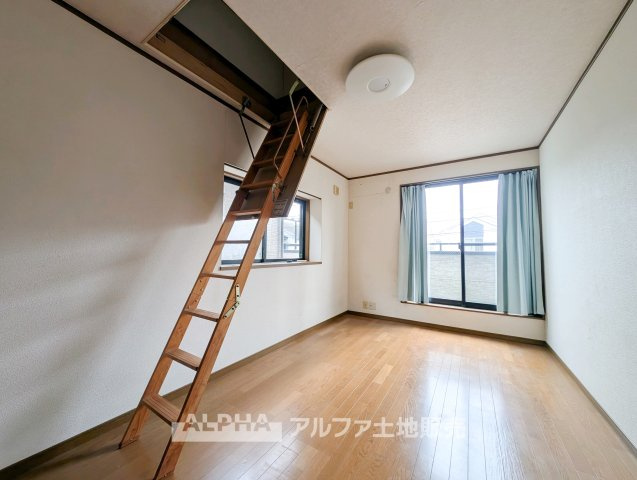 【Private　Room】　◆全室2面採光の洋室◆寝室や子ども部屋、仕事・趣味のスペースなど家族構成に合わせて使い分け可能。各居室に収納を備え、室内を整理しやすい間取りです。※リフォーム実施予定　