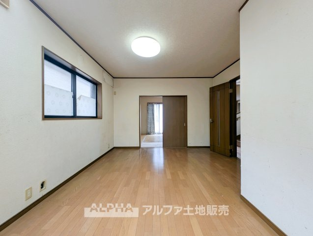 【Living　Space】　◆暮らしに合わせて使える◆約12.5帖のLDKはダイニングとリビングスペースを設けやすく、食事とくつろぎの時間を一つの空間で楽しめます。※リフォーム実施予定