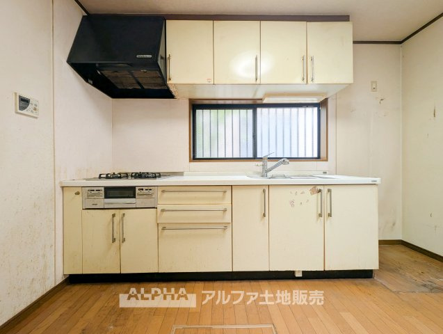 【System　Kitchen】　◆新しいキッチンで料理を快適に◆システムキッチンを新品交換予定。食器洗浄乾燥機も備え、調理から後片付けまで毎日の家事を効率よく進められます。※リフォーム実施予定　