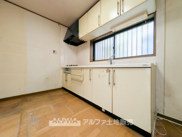 【System　Kitchen】　◆家事をスムーズに◆新品交換予定のシステムキッチンには食器洗浄乾燥機を装備。調理スペースを活用しながら、料理から後片付けまで効率よく進められます。※リフォーム実施予定