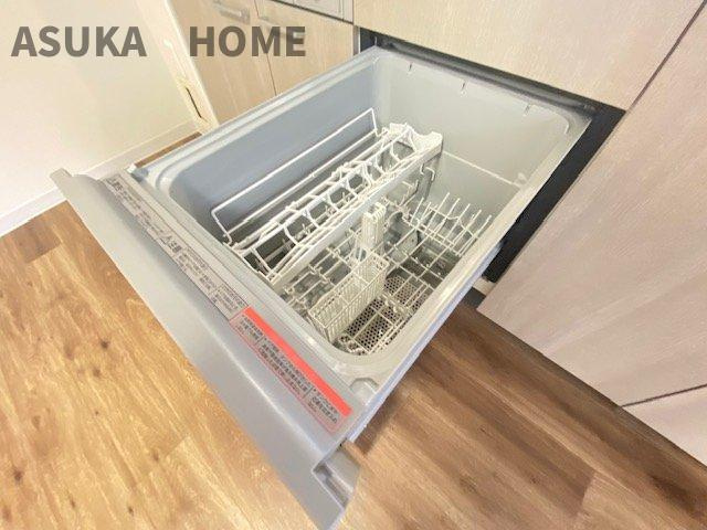 食洗機付きのシステムキッチンで、食後のおかたずけもラクラクです。