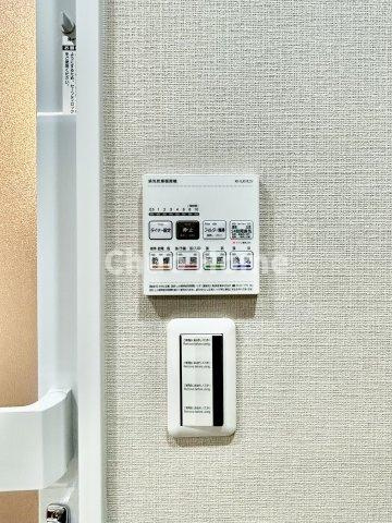 【浴室乾燥機】暖房・冷風・換気・乾燥が可能です。毎日を快適に過ごせるうれしい機能が揃っています。雨の日の洗濯物も安心です。
