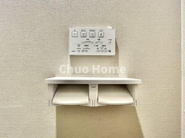 【ウォシュレット】清潔に使いたいお手洗いには最適な設備です。もちろんウォームレットも標準装備です。