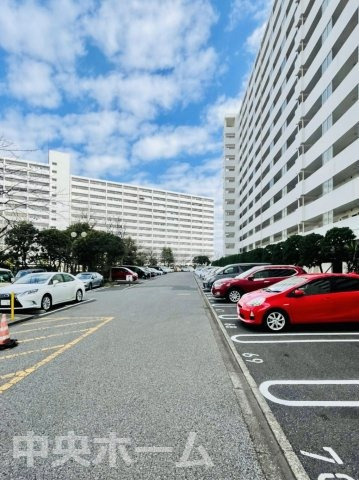 【敷地内駐車場】最新の空き状況や費用などの詳細は担当スタッフまでお問い合わせください。