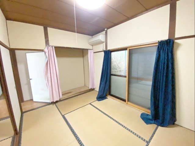 使い勝手の良い板の間がある6帖の和室です！