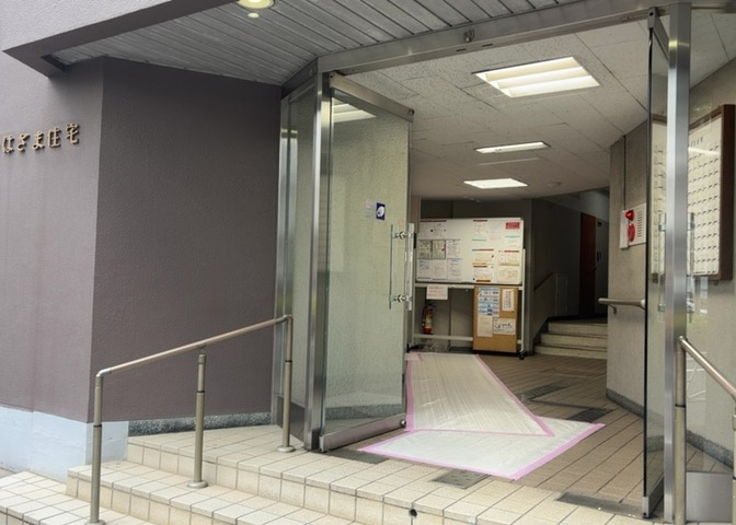マンションのエントランスには、もともと風よけや防犯の役割がありますが、マンションによって宅配ボックスなどの設備が備わっている所もあります。日々の生活をイメージしながら生活しやすさをチェックしましょう。