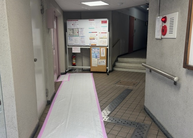 ラウンジは、マンションの共用スペースに椅子やテーブルなどを配置した利用者が寛げる空間です。屋内型ラウンジと屋外型ラウンジがあります。共用部分の管理状況と合わせて、詳細については現地でご確認ください。