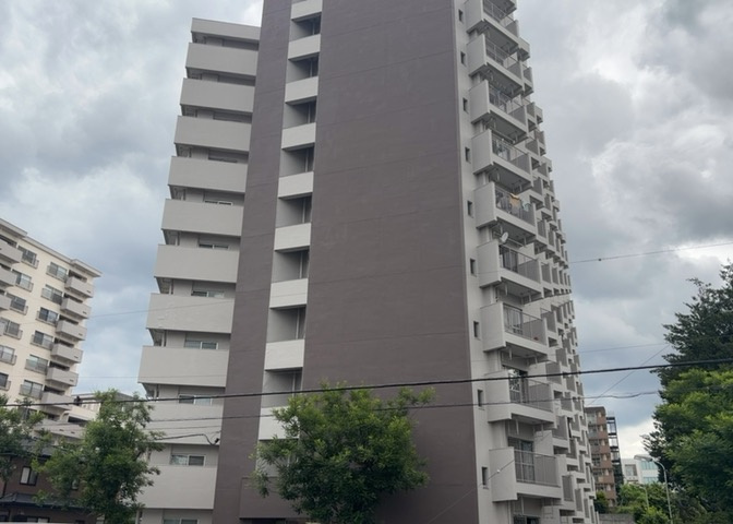 ＳＲＣ造は強度や耐震性の面でもRC造と比べて優れています。そのため、10階建以上の高層または超高層マンションなどの建築にも多く採用されています。柱や梁などのサイズが小さくても高い耐震性を確保できます。
